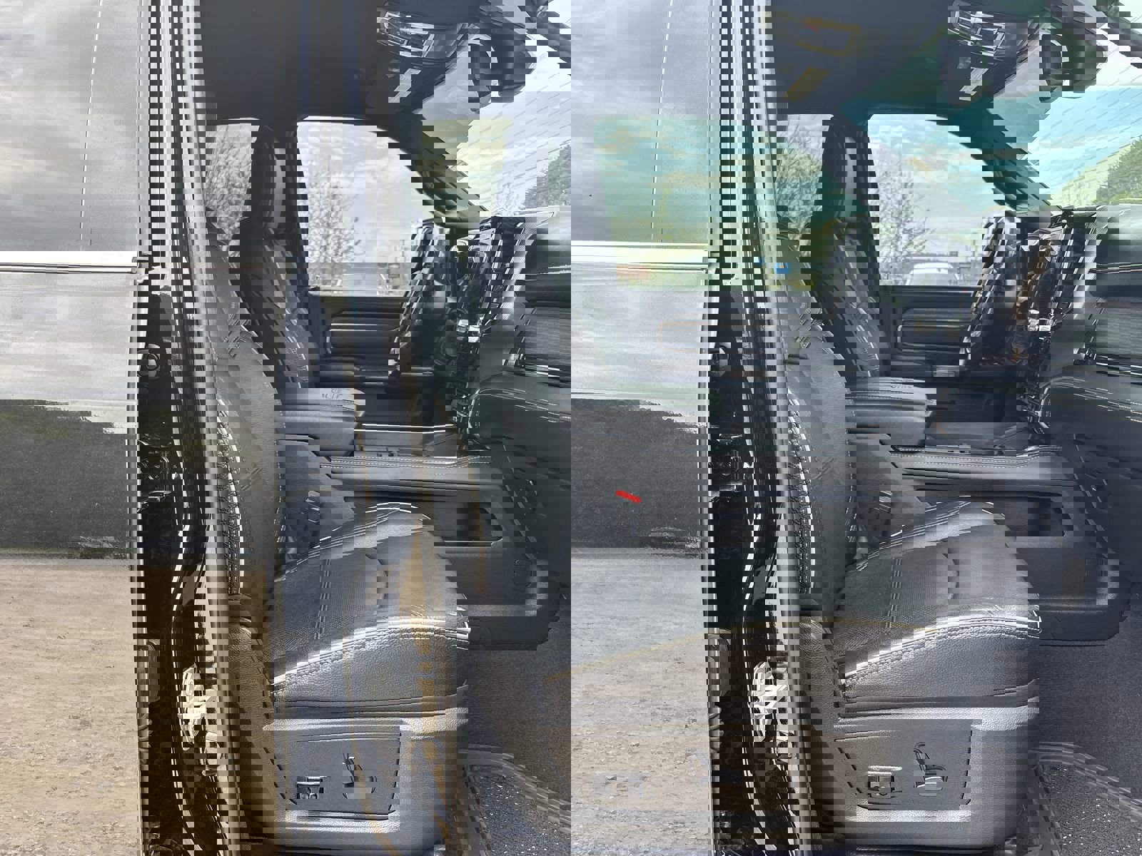 Used 2022 RAM 3500 Limited image 26