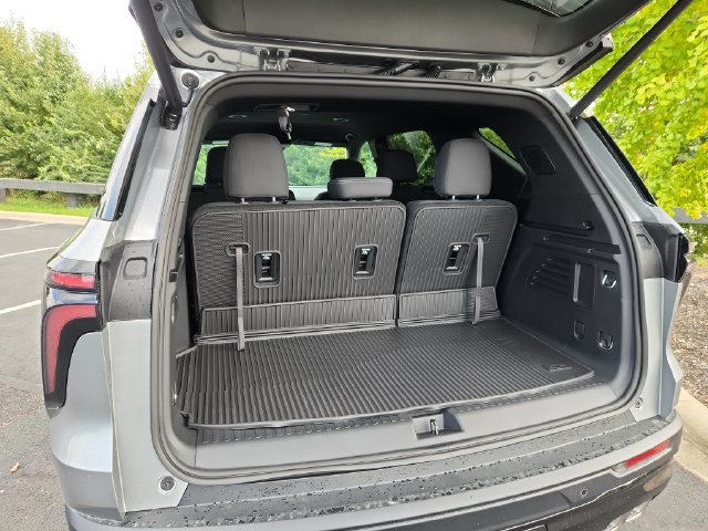 New 2027 Chevrolet Traverse LT w/ Midnight/Sport Edition FWD image 19