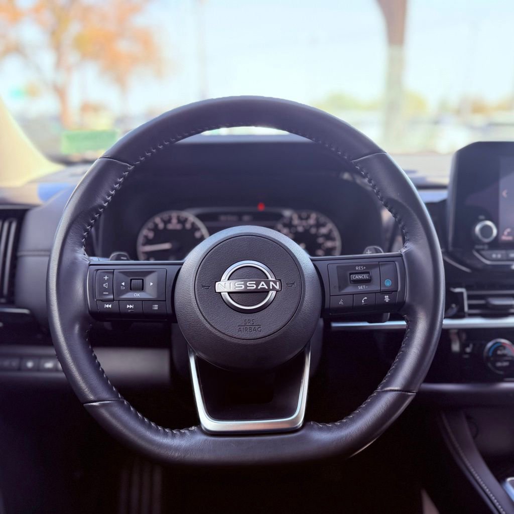 Used 2025 Nissan Pathfinder SV FWD image 17