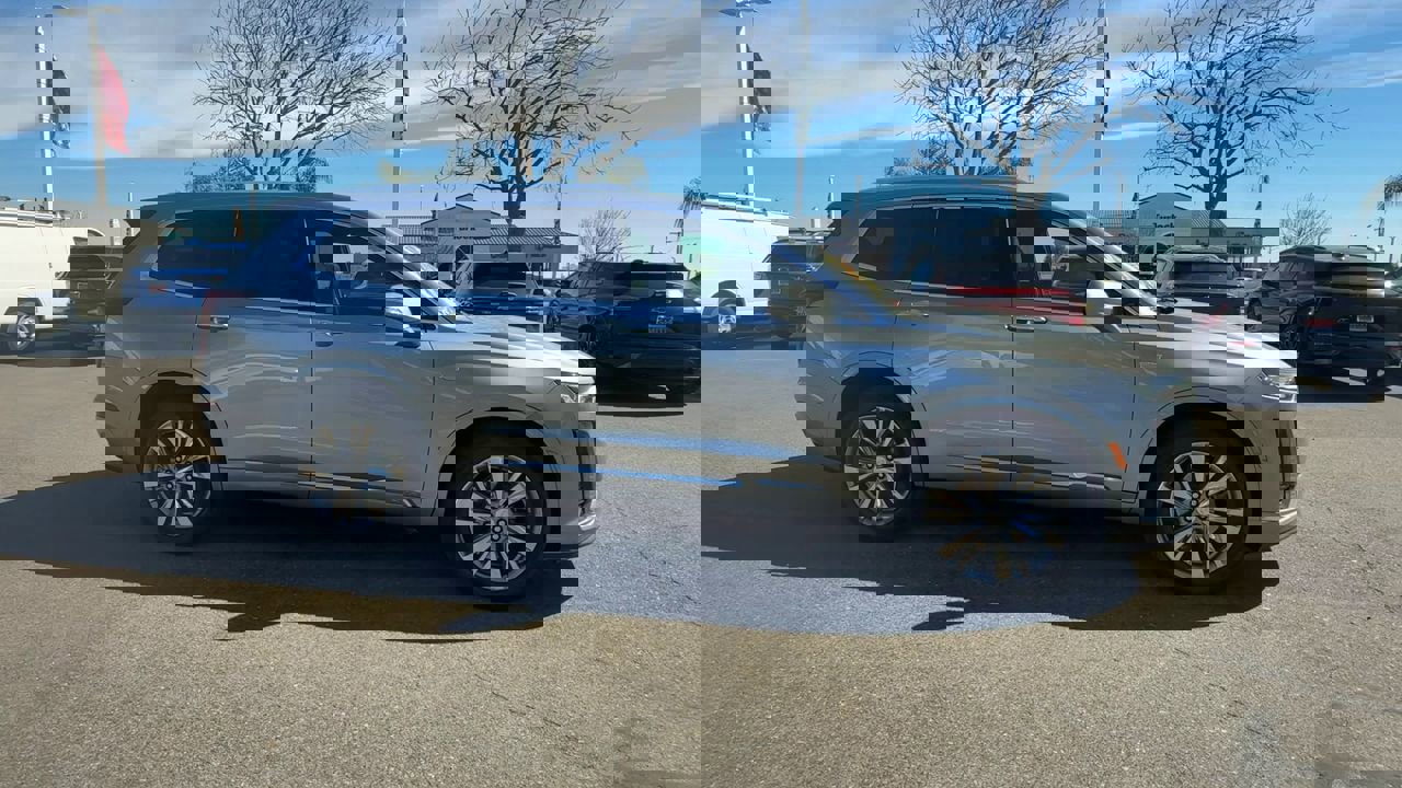 Used 2025 Cadillac XT6 Premium Luxury image 8