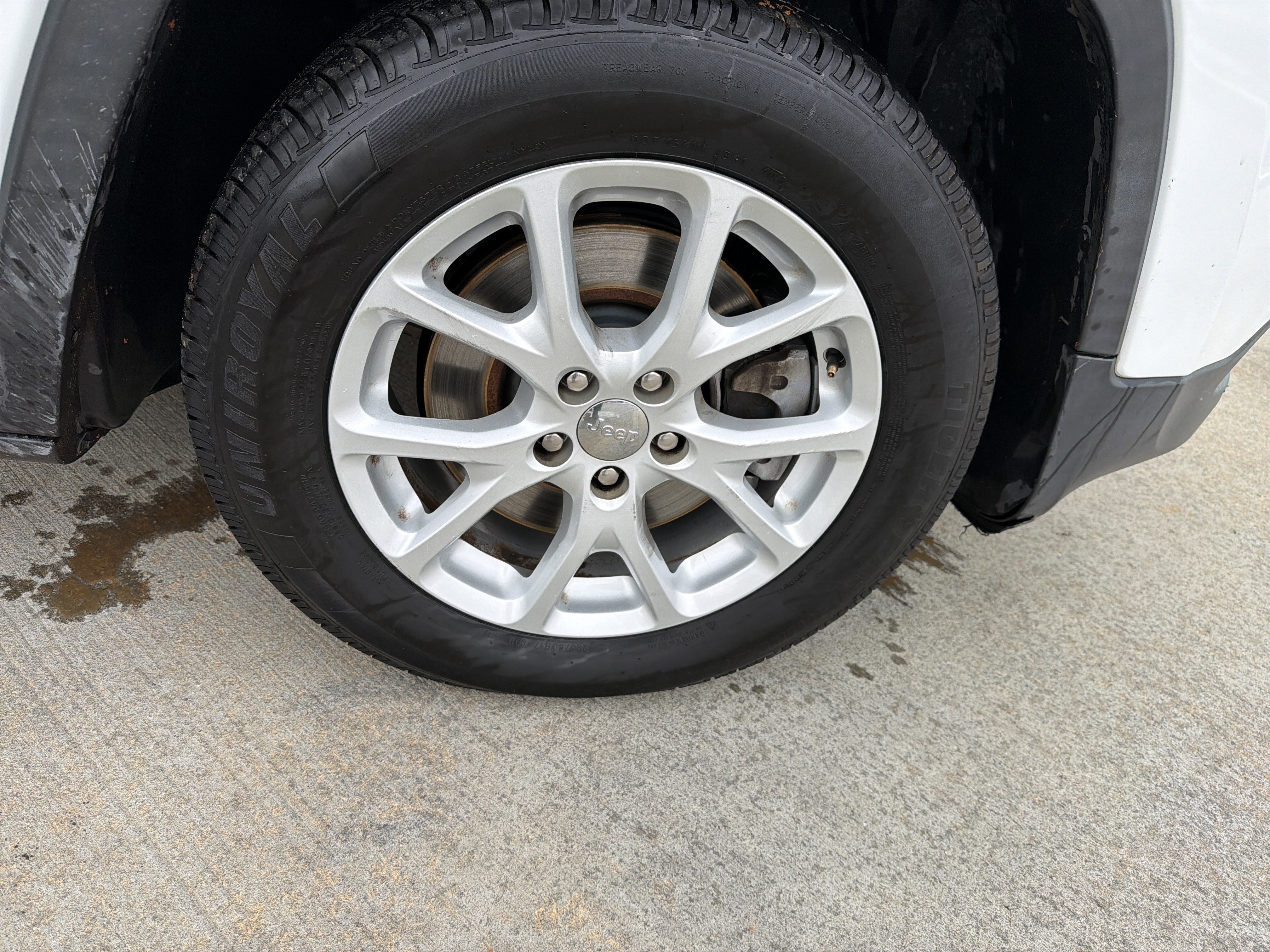 Used 2018 Jeep Cherokee Latitude Plus image 13