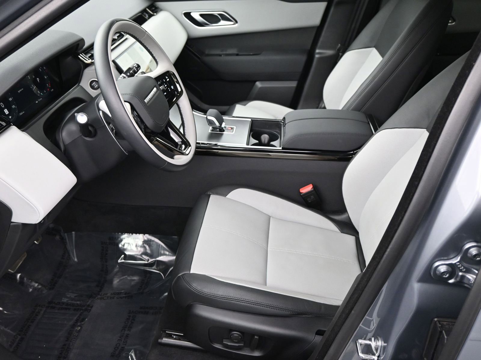 New 2025 Land Rover Range Rover Velar Dynamic SE image 5