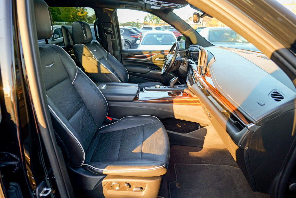Used 2021 Cadillac Escalade ESV Premium Luxury w/ Driver Assist Tech Package AWD/4WD image 34