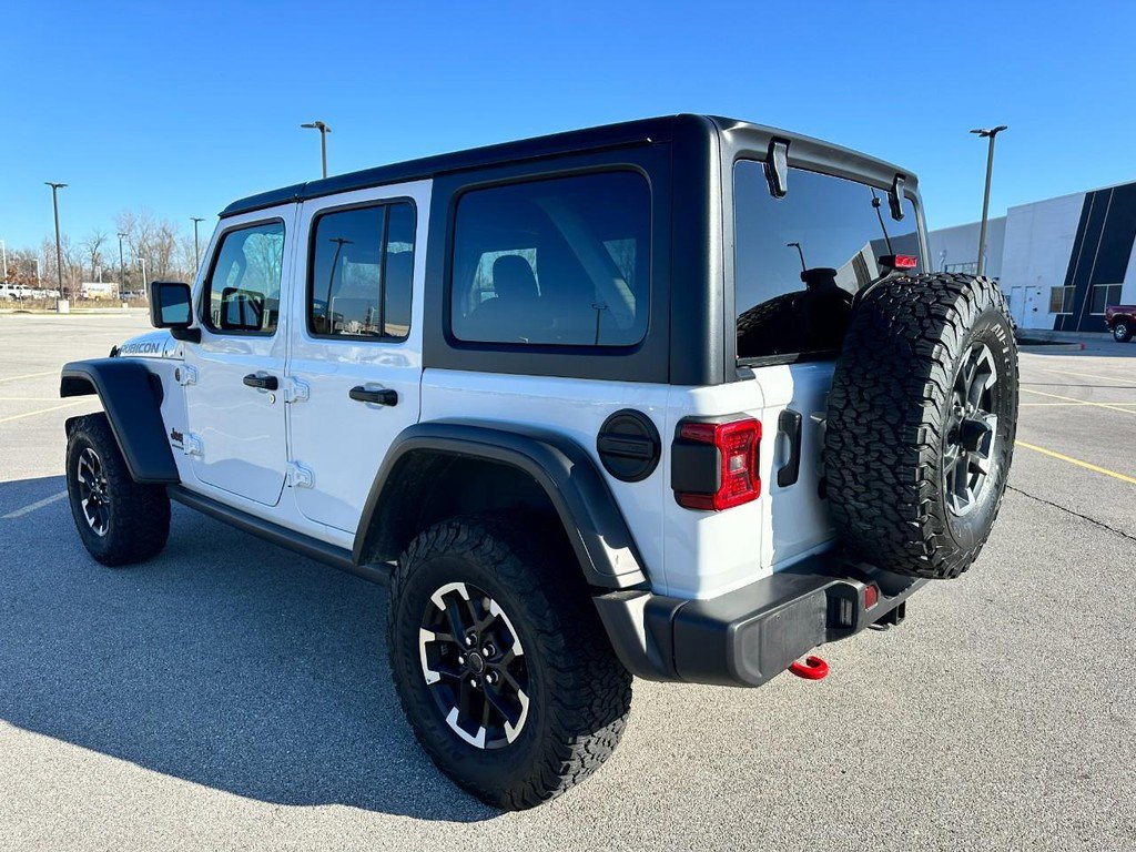 Used 2025 Jeep Wrangler Unlimited Rubicon AWD/4WD image 3