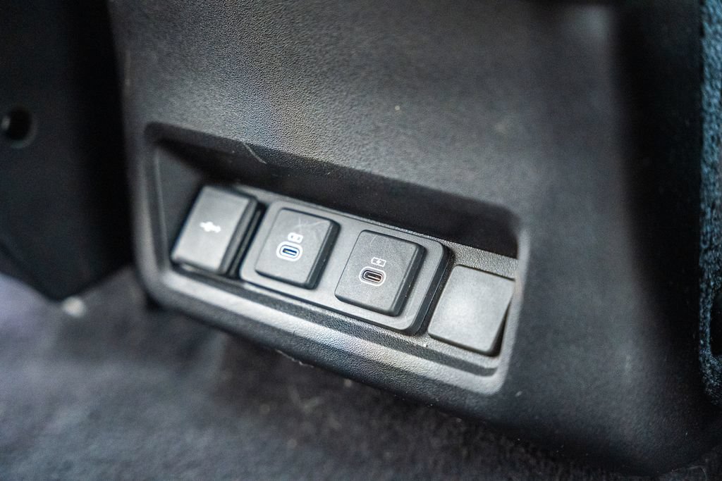 Used 2024 Land Rover Discovery Metropolitan Edition AWD/4WD image 37