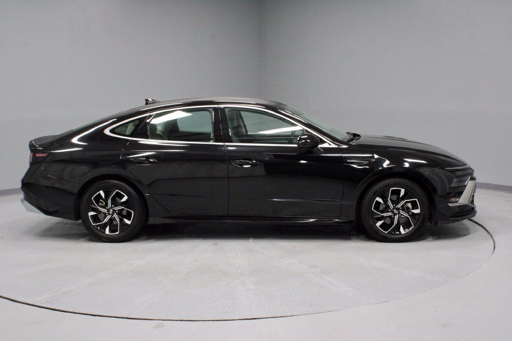 Used 2025 Hyundai Sonata SEL FWD image 12