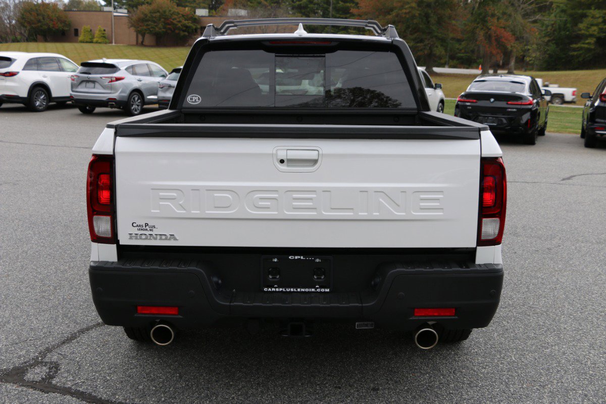 Used 2025 Honda Ridgeline Black Edition image 4