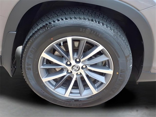 Used 2019 Toyota Highlander XLE image 22