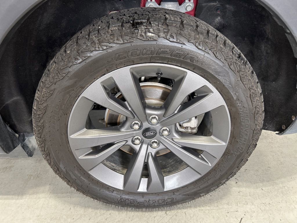 Used 2021 Ford Explorer XLT w/ Equipment Group 202A image 21