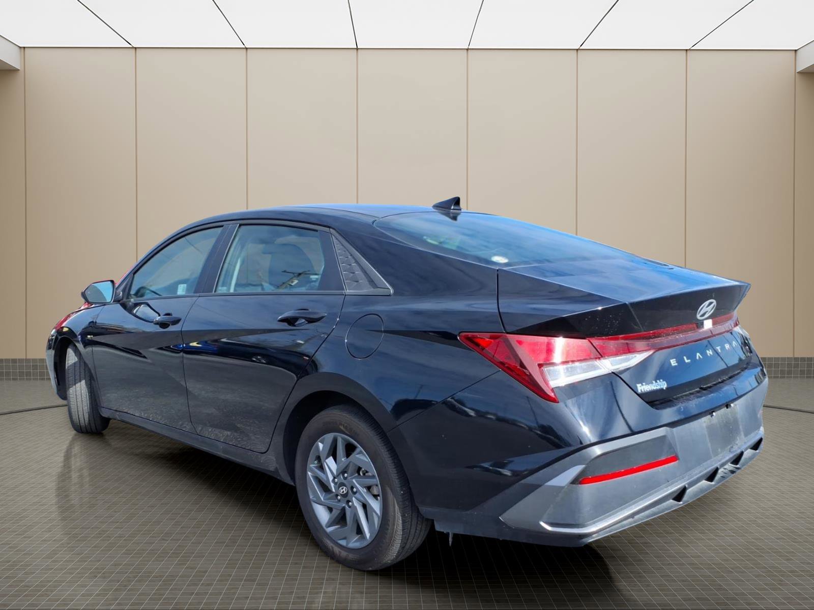 Used 2024 Hyundai Elantra SEL image 9