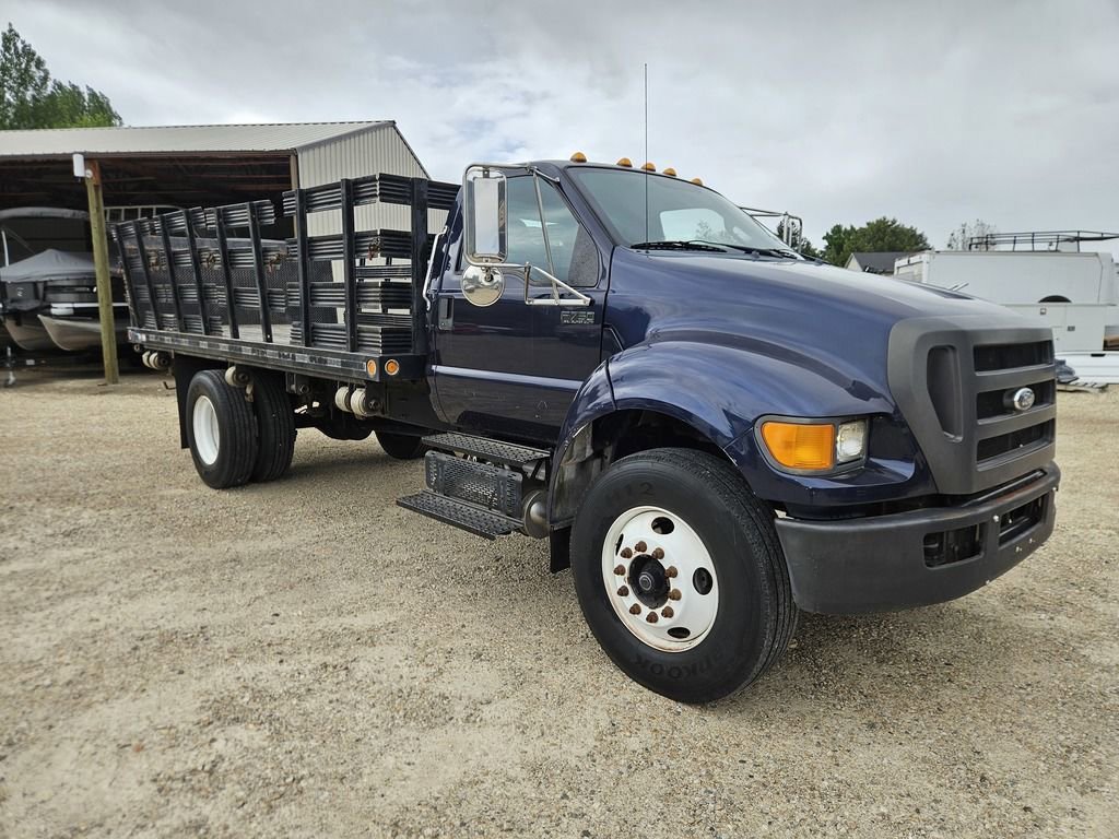 Used 2011 Ford F750 2WD Regular Cab Super Duty image 5