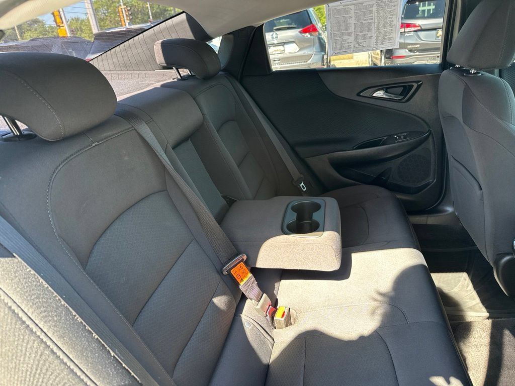 Used 2017 Chevrolet Malibu LT FWD image 16