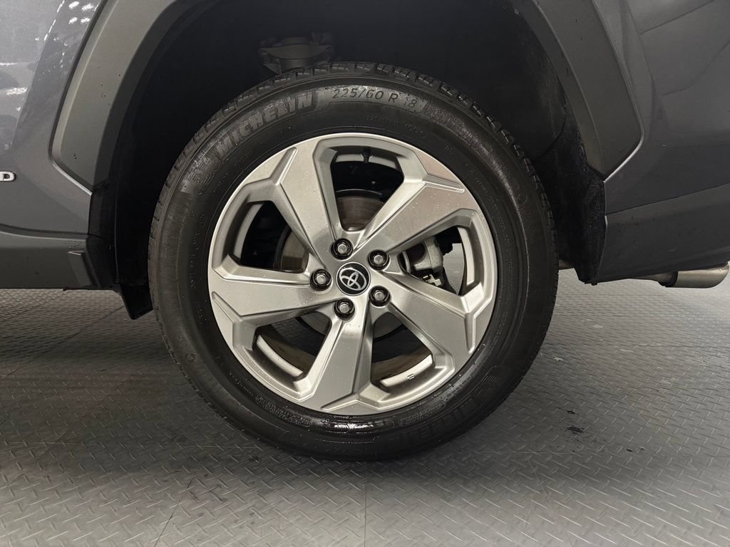Used 2021 Toyota RAV4 XLE Premium AWD/4WD image 7