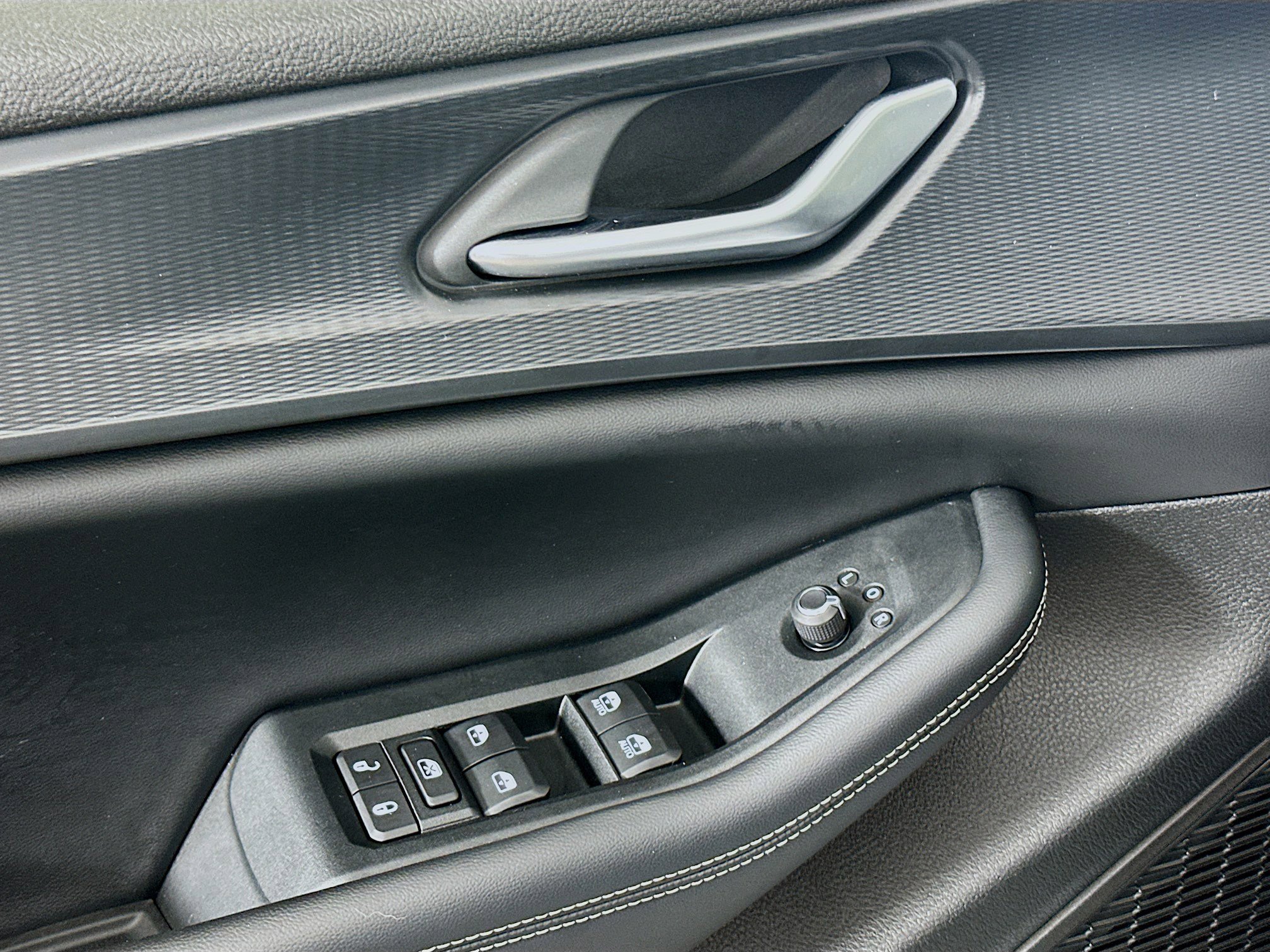 Used 2023 Jeep Grand Cherokee Altitude image 15