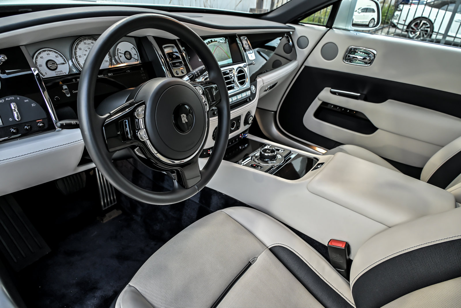 Used 2020 Rolls-Royce Dawn RWD image 24
