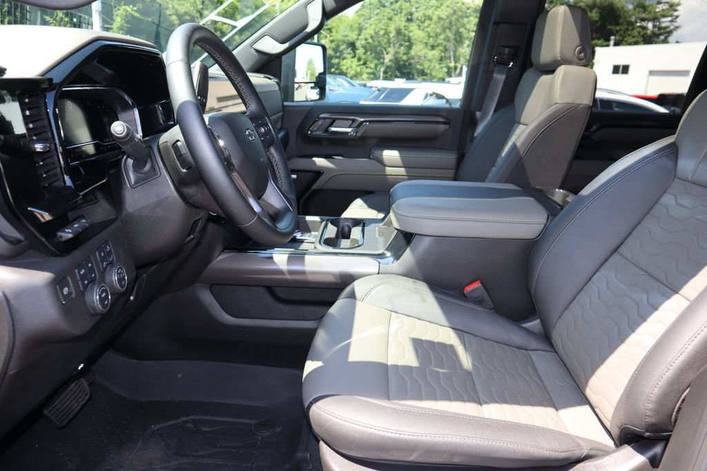 Used 2024 Chevrolet Silverado 2500 ZR2 w/ Technology Package AWD/4WD image 30