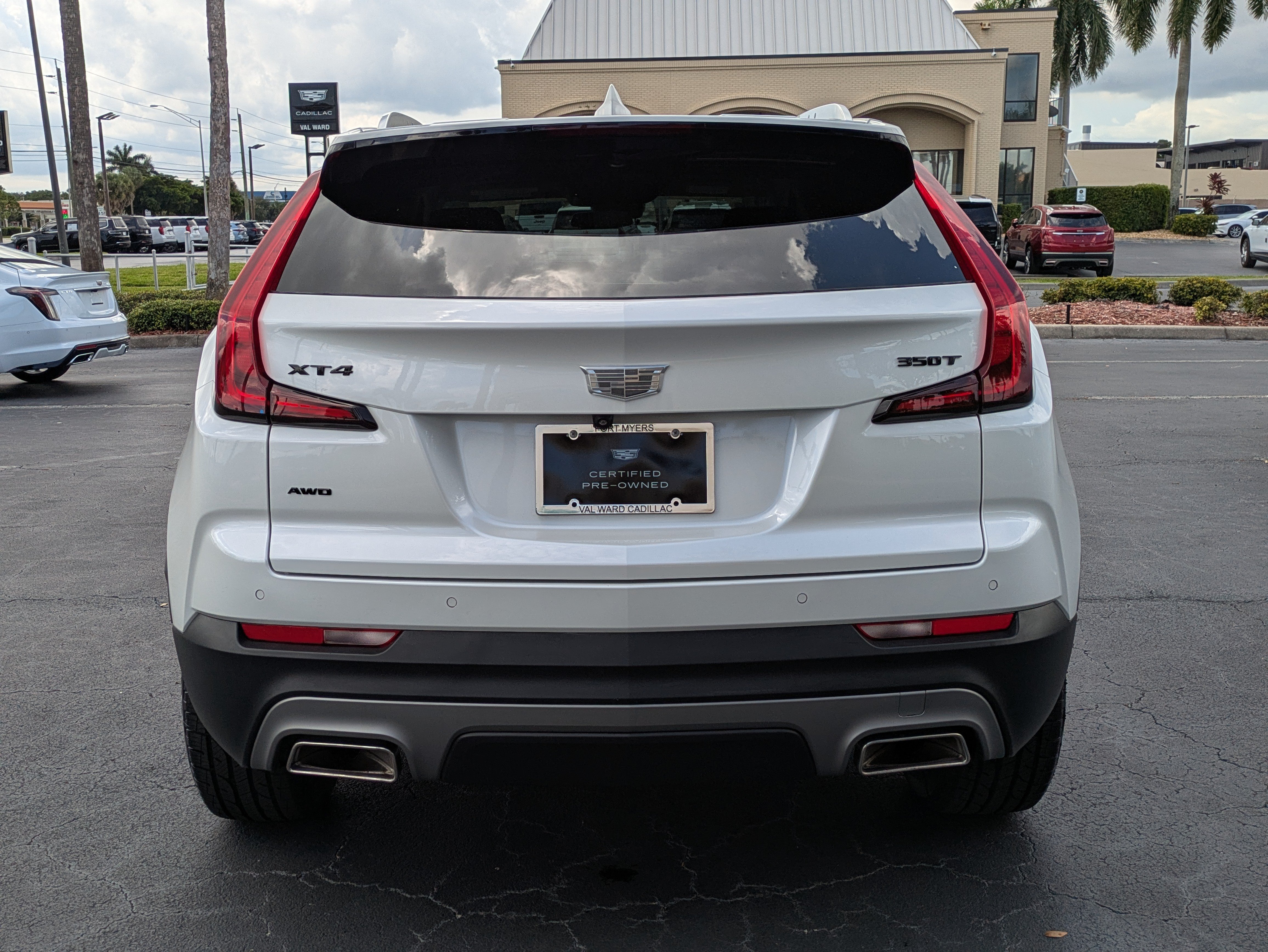 Used 2023 Cadillac XT4 Premium Luxury w/ LPO, Onyx Lite Package AWD/4WD image 5