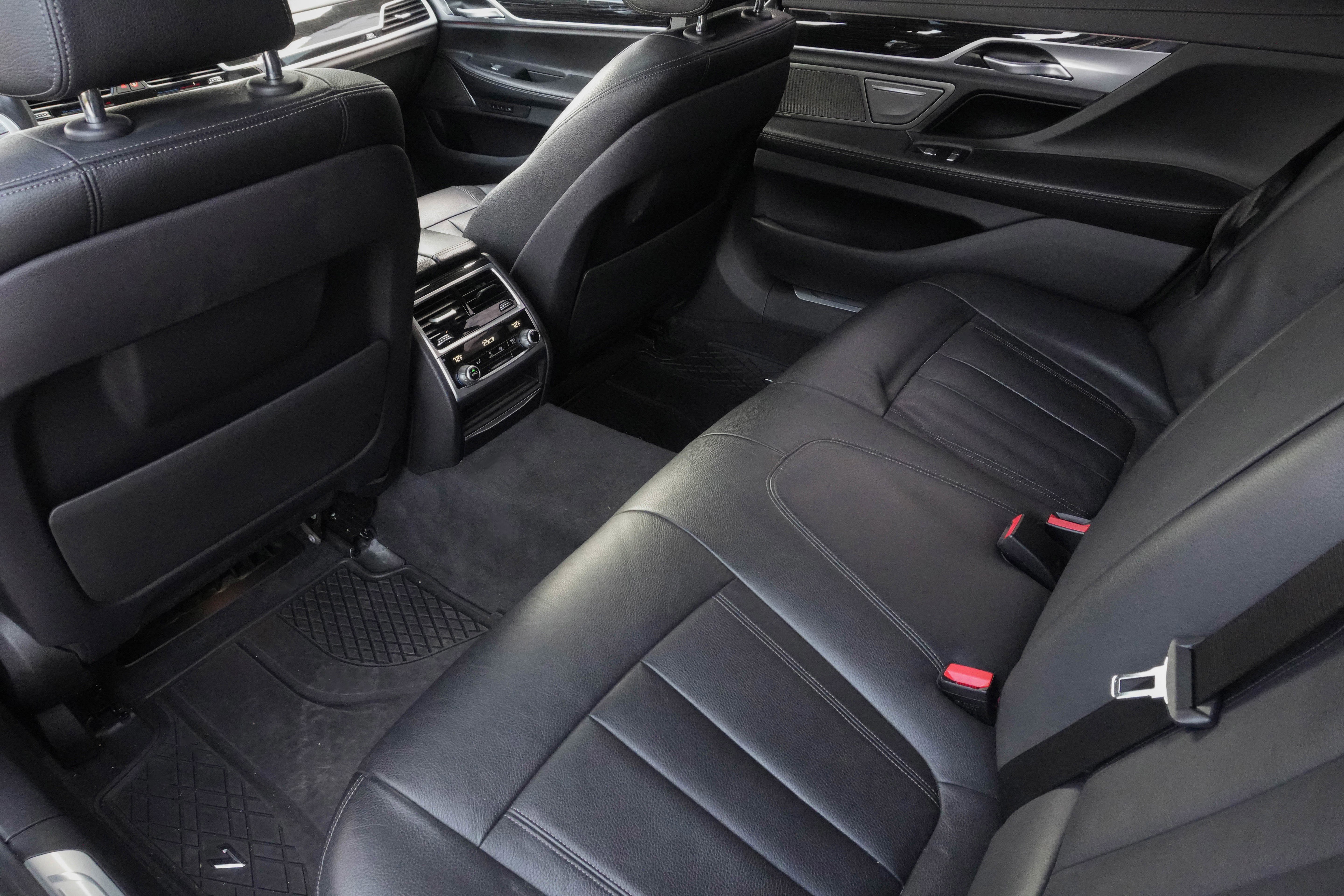 Used 2019 BMW 740i w/ M Sport Package image 38