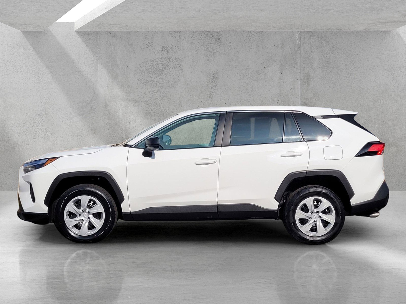 Used 2024 Toyota RAV4 LE image 7