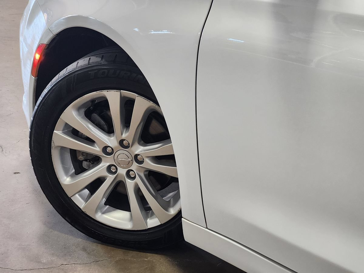 Used 2017 Chrysler 200 Limited Platinum FWD image 23