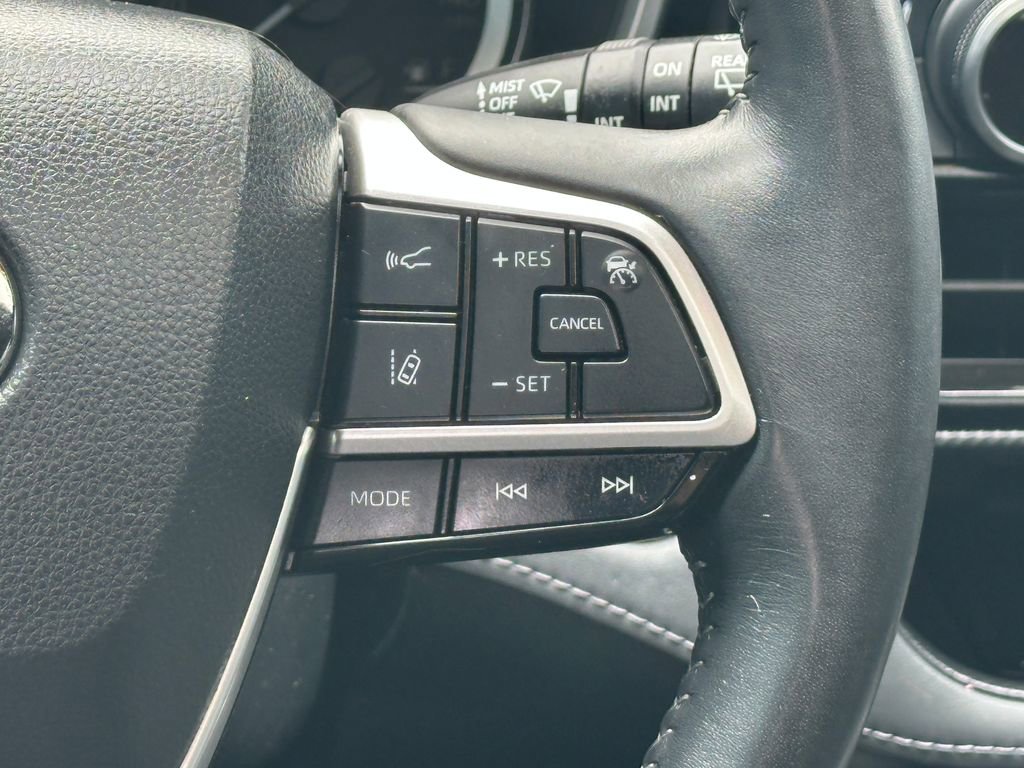 Used 2023 Toyota Highlander XSE image 22