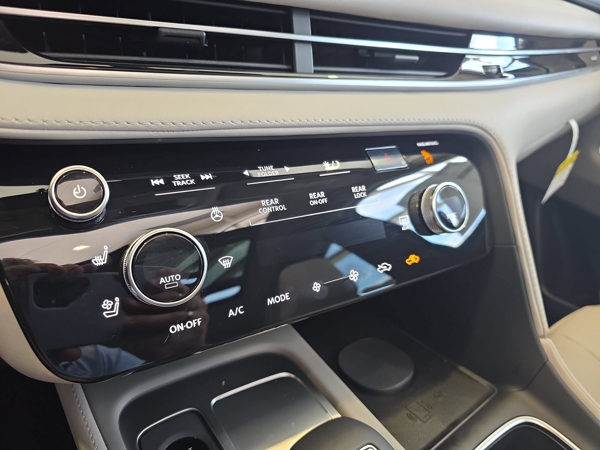 New 2027 INFINITI QX60 Luxe w/ Cargo Package FWD image 24