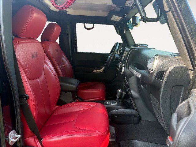 Used 2015 Jeep Wrangler Unlimited Sahara w/ Mopar Chrome Edition Group AWD/4WD image 4