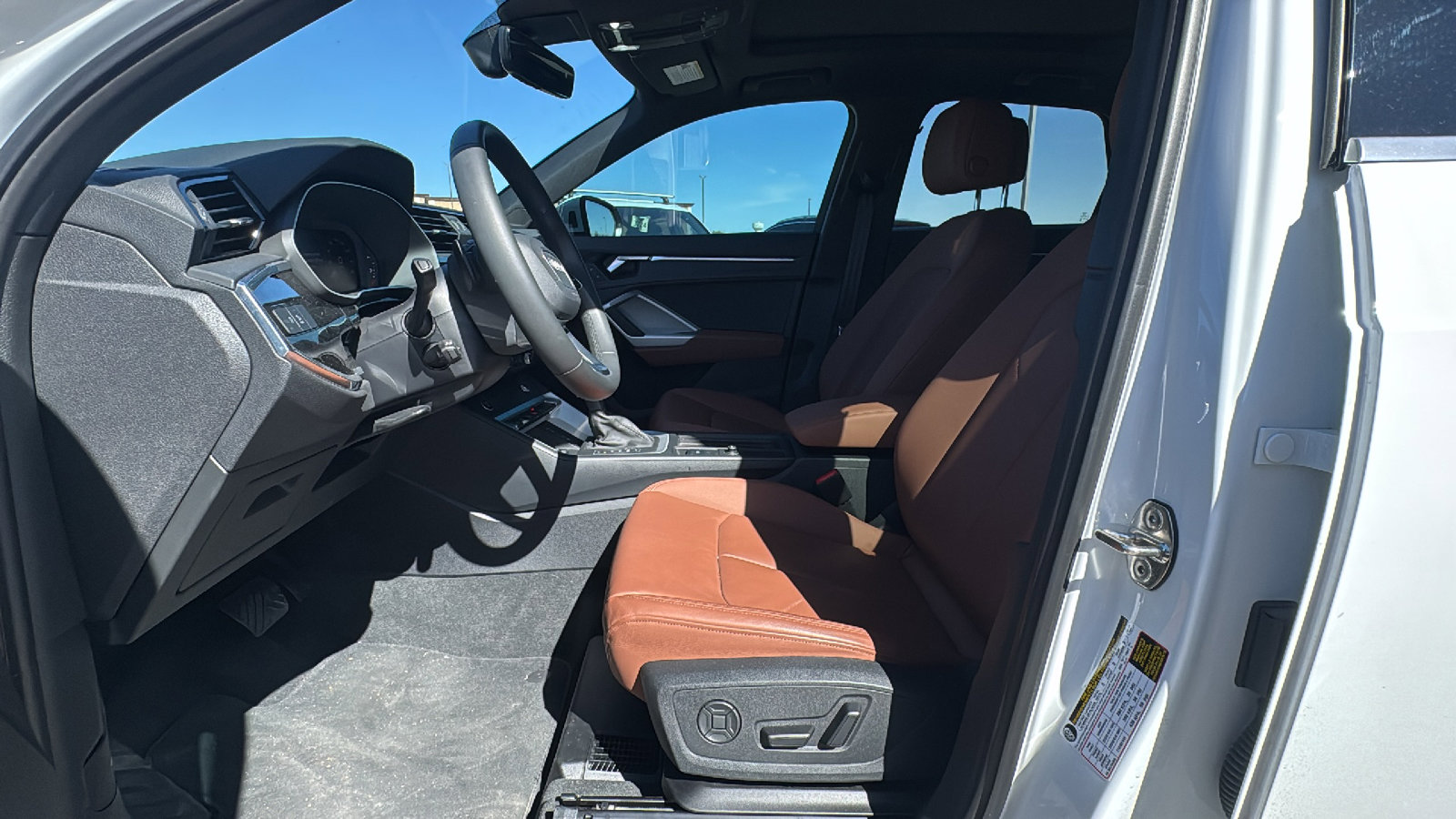 Used 2025 Audi Q3 2.0T Premium Plus w/ Premium Plus Package image 9