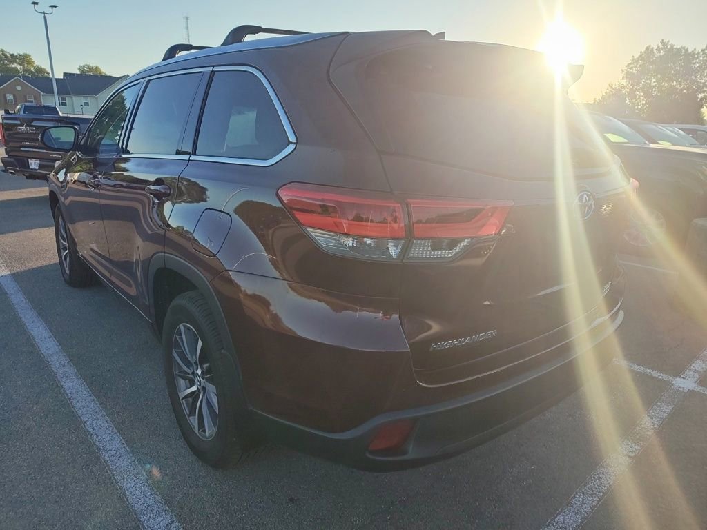 Used 2017 Toyota Highlander XLE AWD/4WD image 4