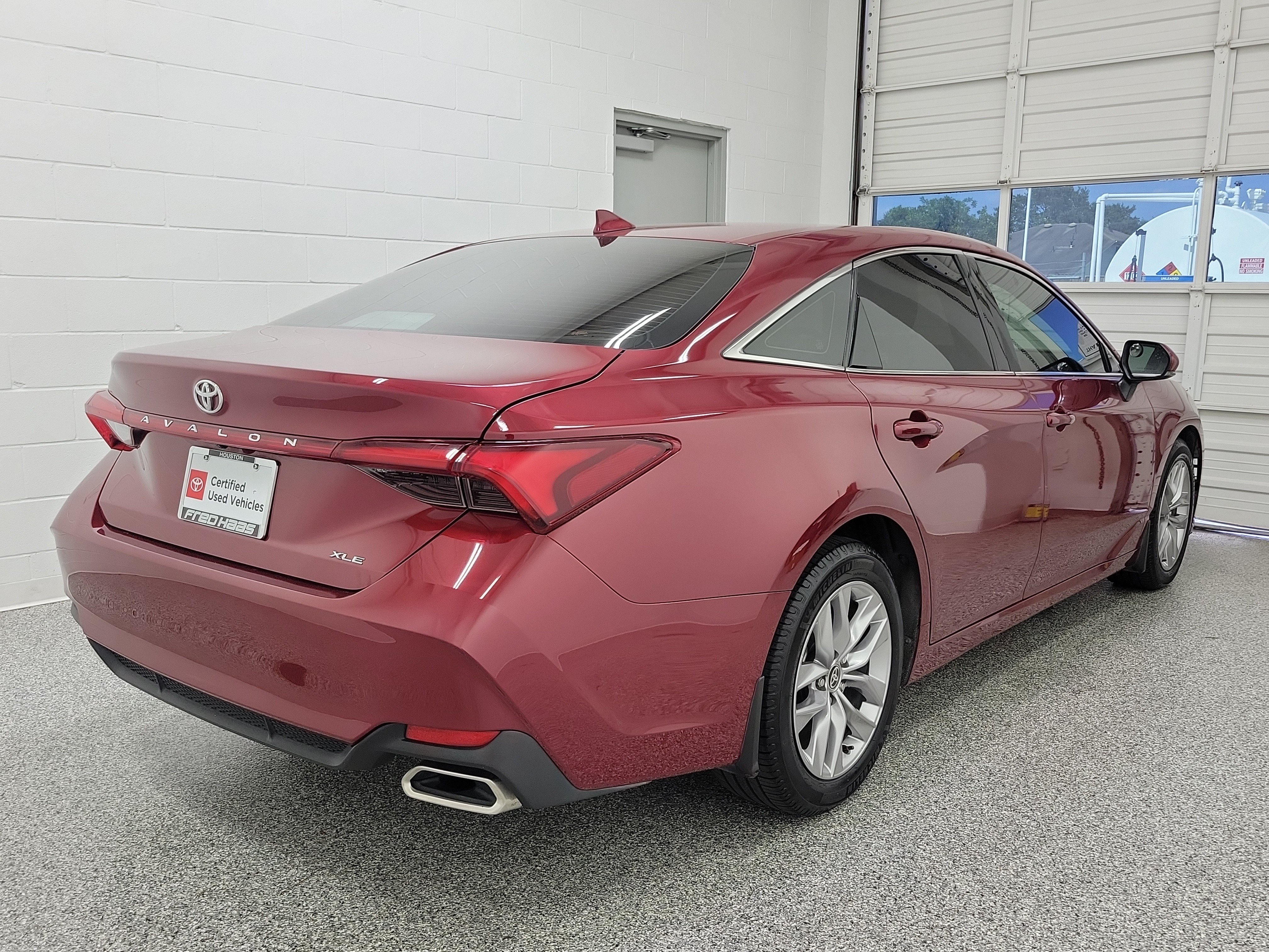 Certified 2022 Toyota Avalon XLE w/ Moonroof Package FWD image 5
