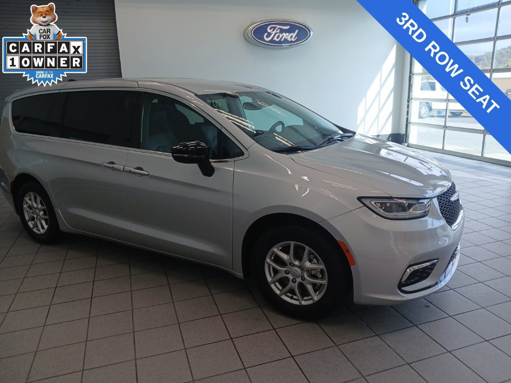 Used 2026 Chrysler Pacifica Select FWD image 1