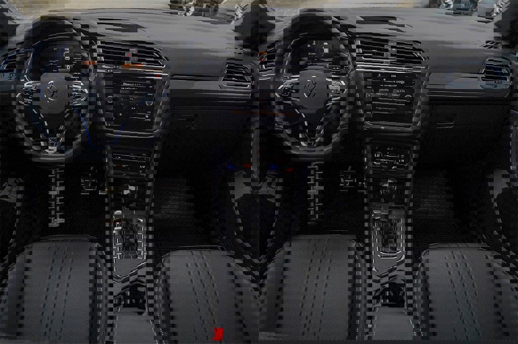 New 2024 Volkswagen Tiguan SE R-Line image 22