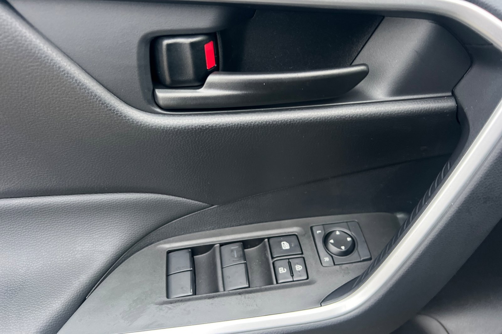 New 2025 Toyota RAV4 LE image 8