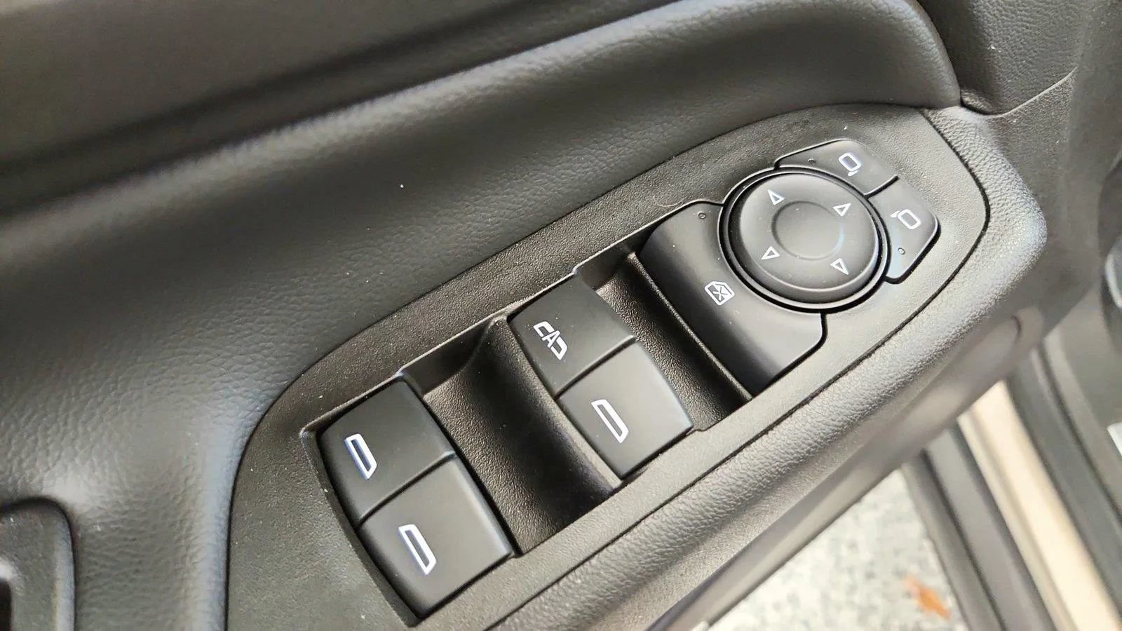 Used 2018 Chevrolet Equinox Premier AWD/4WD image 23