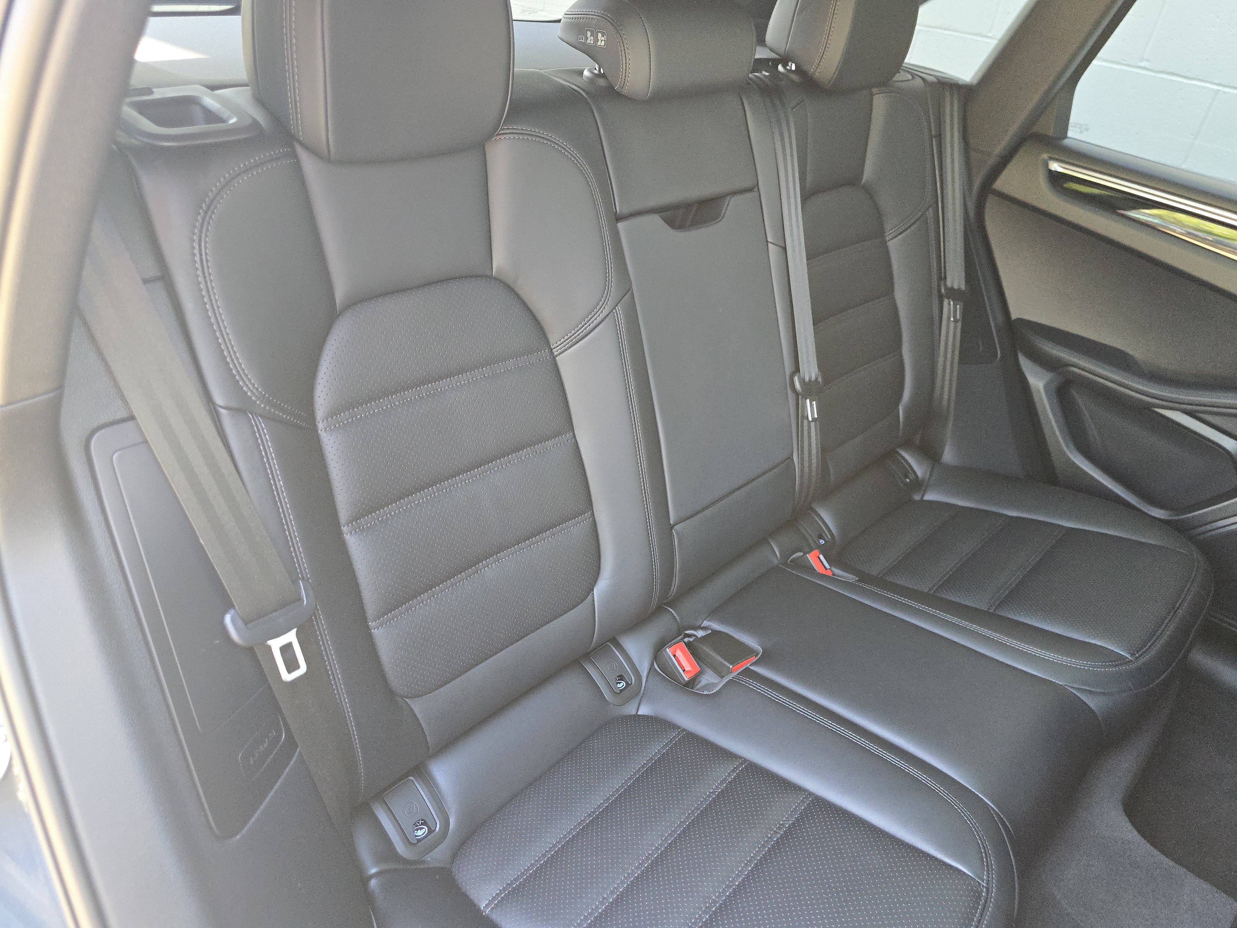 Certified 2026 Porsche Macan AWD/4WD image 20