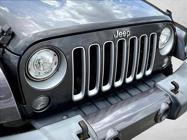 Used 2017 Jeep Wrangler Unlimited Sahara w/ Connectivity Group image 27