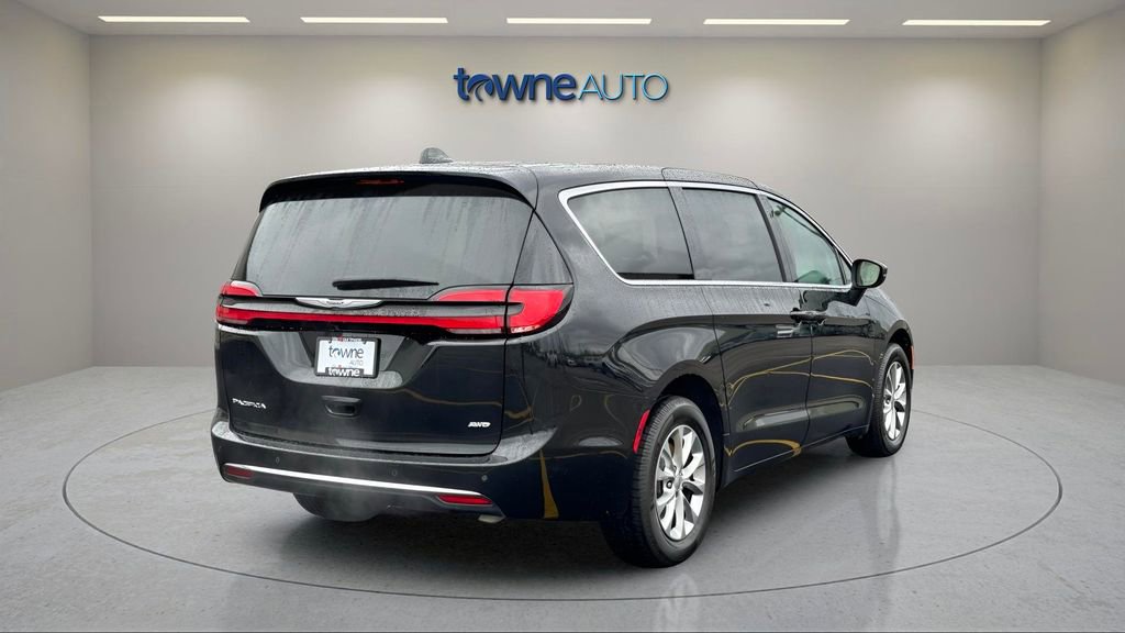 Certified 2023 Chrysler Pacifica Touring-L image 5