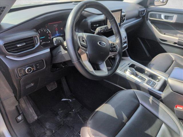 Used 2024 Ford Explorer XLT w/ Equipment Group 202A RWD image 10