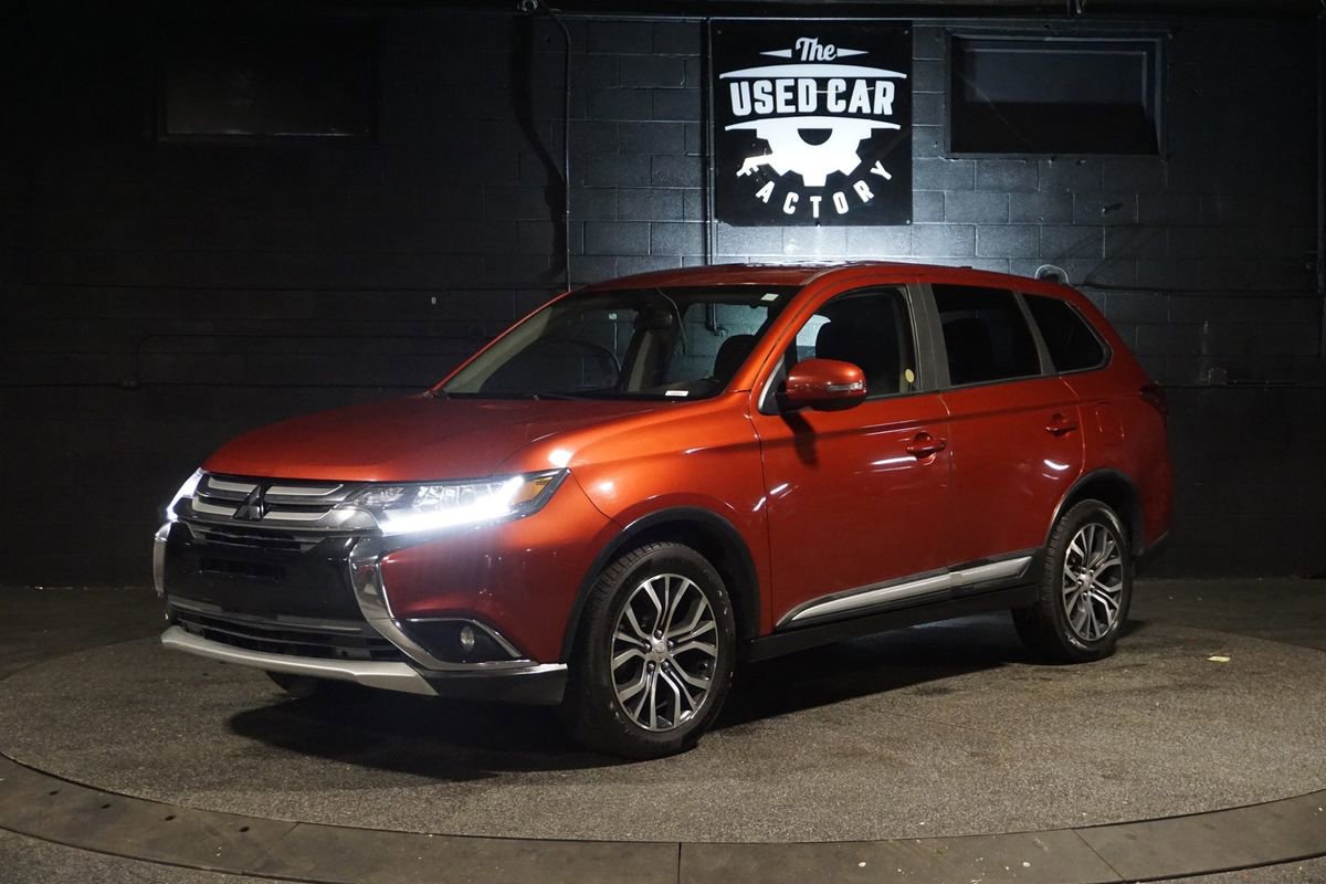 Used 2018 Mitsubishi Outlander SE AWD/4WD image 2
