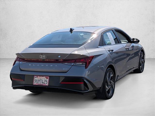 Used 2025 Hyundai Elantra Limited FWD image 5