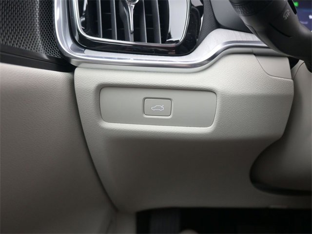 New 2026 Volvo V60 B5 Cross Country Plus w/ Protection Package Premier image 28