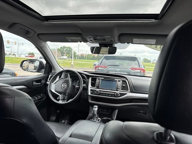 Used 2017 Toyota Highlander XLE FWD image 16