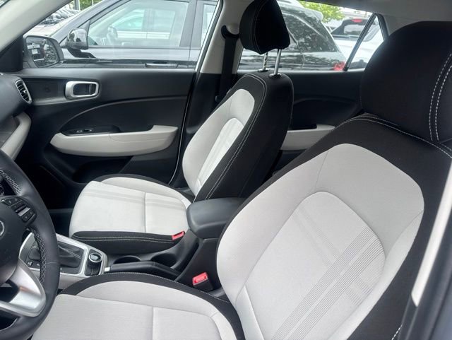 Used 2025 Hyundai Venue SEL FWD image 12