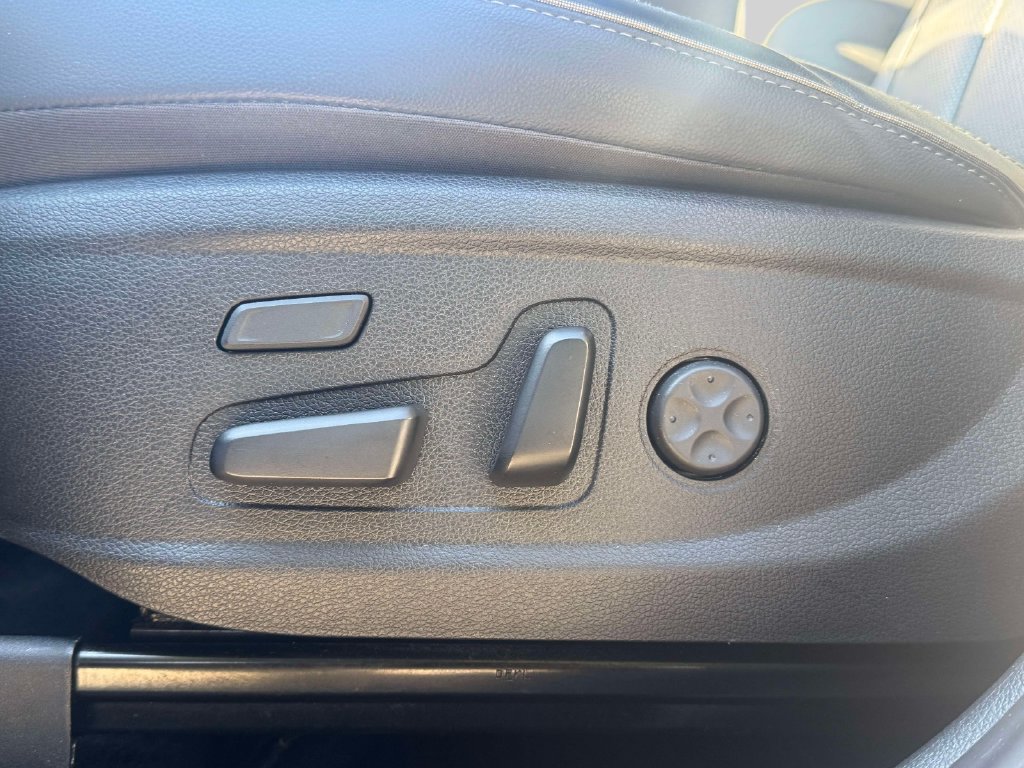 Used 2022 Hyundai Santa Fe Limited AWD/4WD image 16