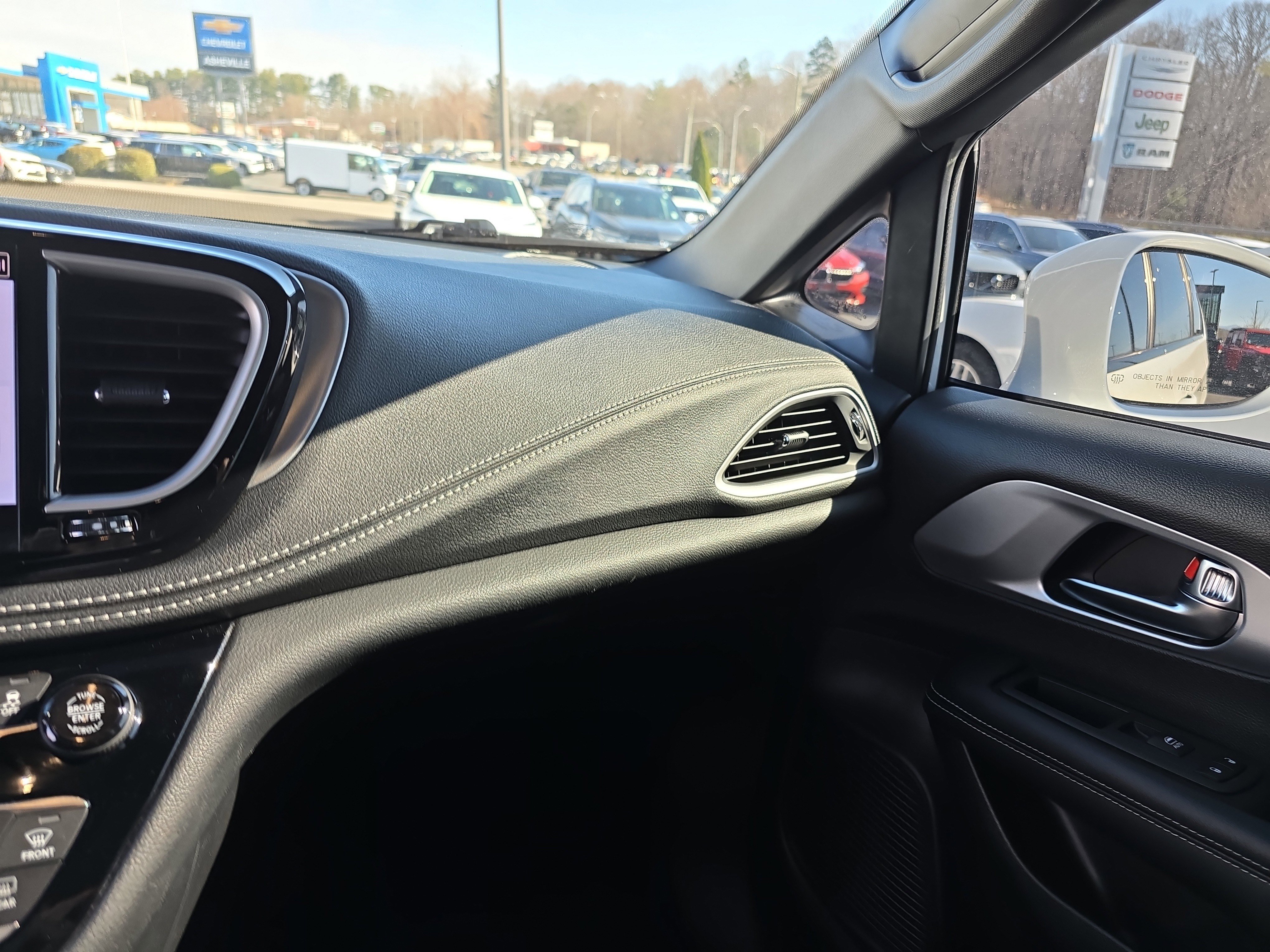 Used 2022 Chrysler Pacifica Touring-L w/ S Appearance Package image 25