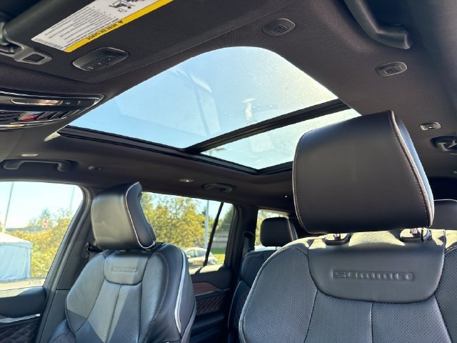 Used 2025 Jeep Grand Cherokee L Summit w/ Obsidian Package AWD/4WD image 17
