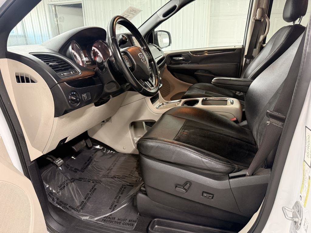 Used 2017 Dodge Grand Caravan SXT image 9