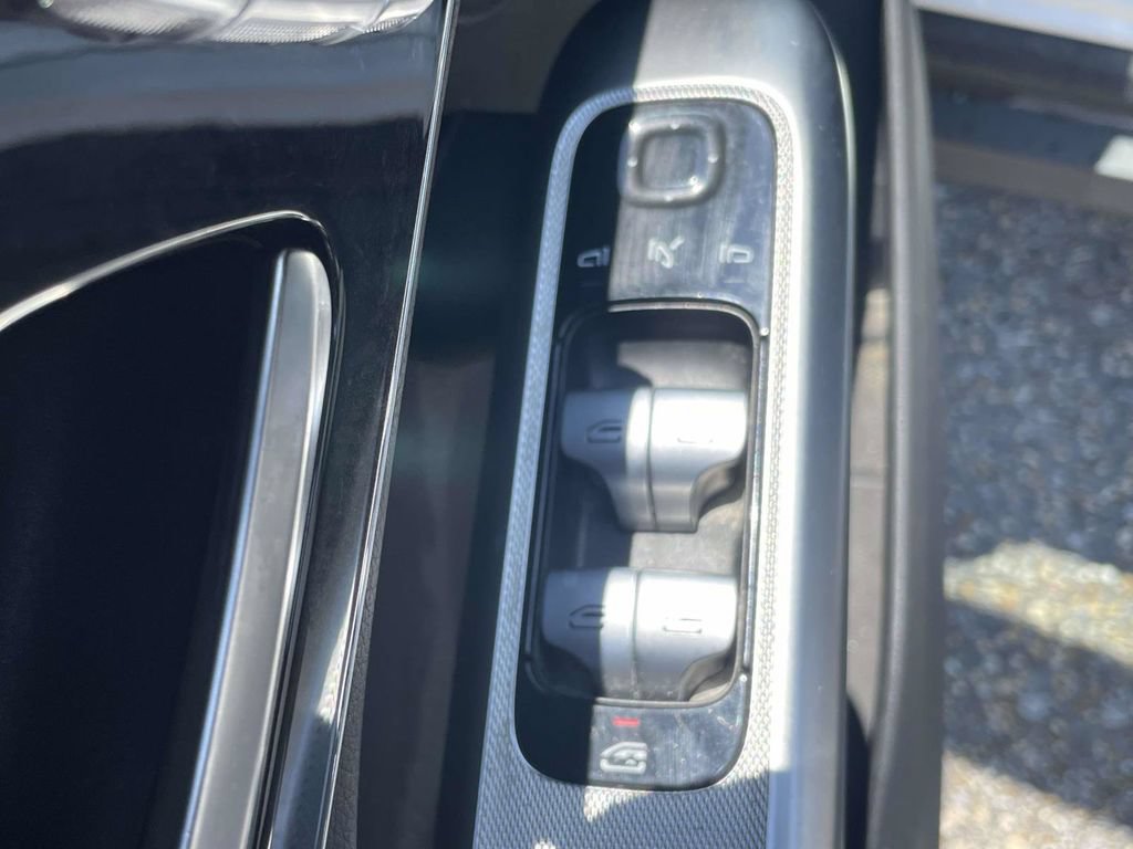 Used 2024 Mercedes-Benz GLC 300 4MATIC image 16