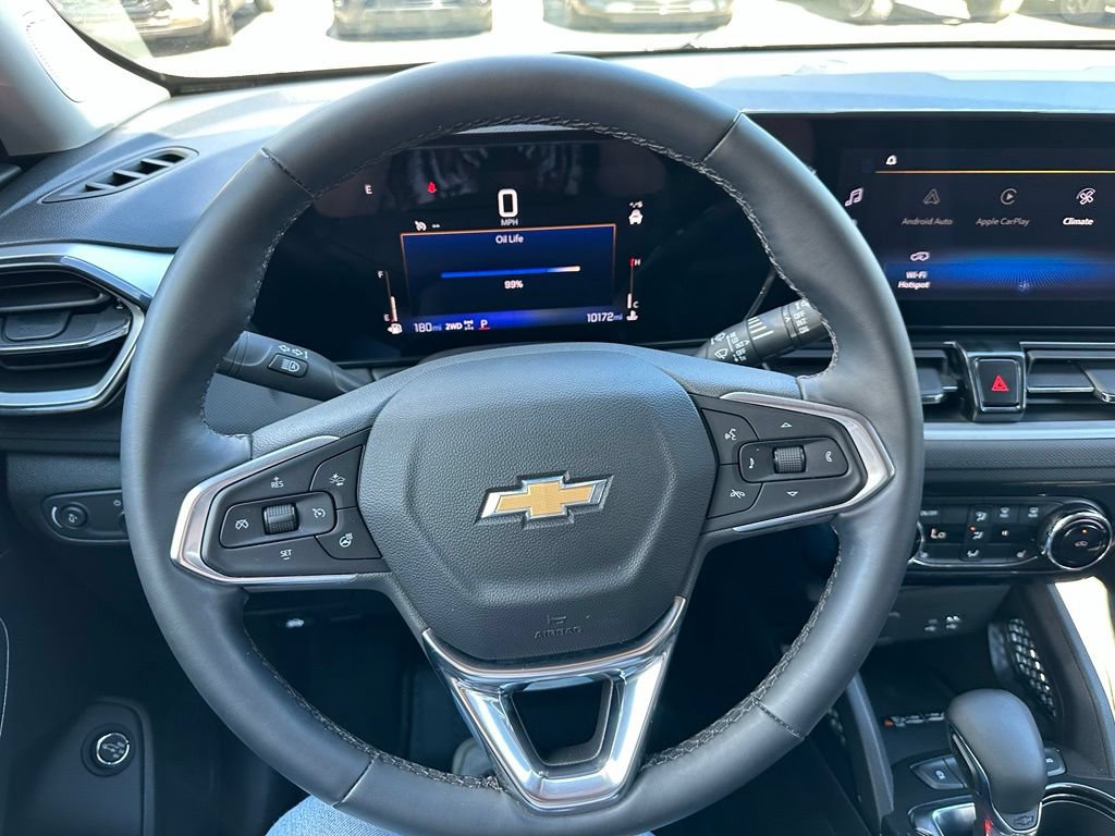Used 2025 Chevrolet TrailBlazer LT w/ Convenience Package AWD/4WD image 13