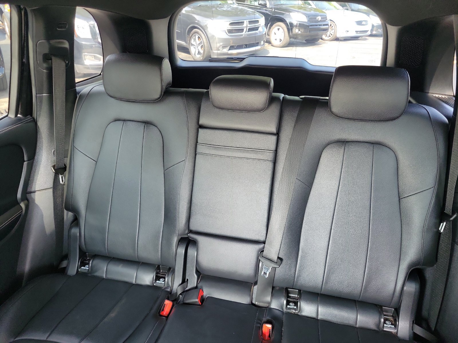 Used 2023 Mercedes-Benz GLB 250 w/ Premium Package image 13